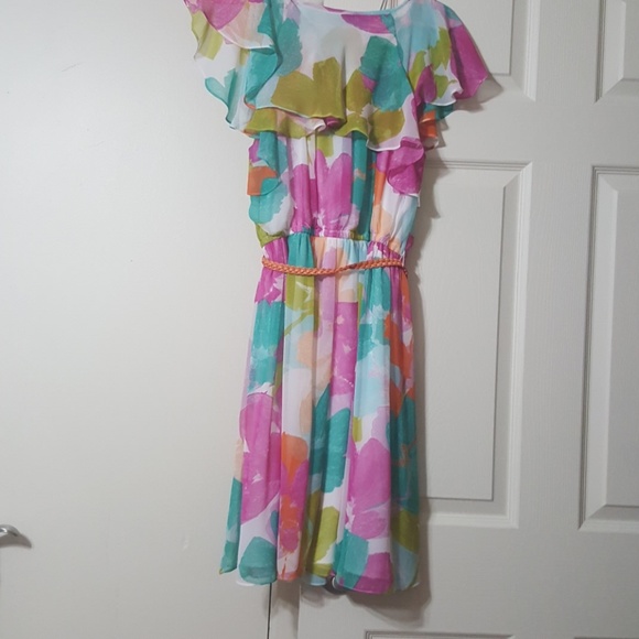 Dress with belt included. - Picture 6 of 7